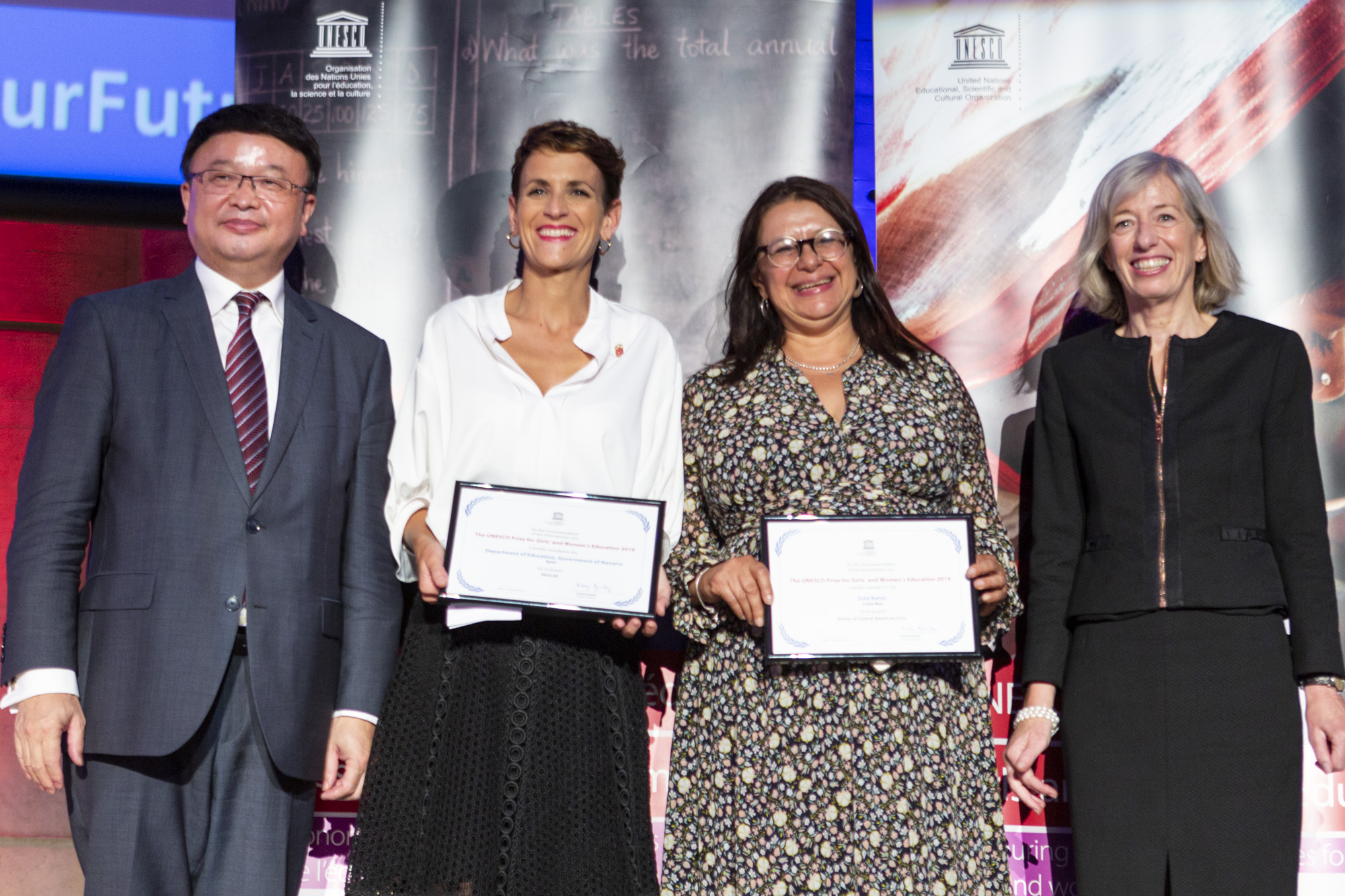 La Presidenta Chivite recoge en París el premio de la UNESCO al programa Skolae