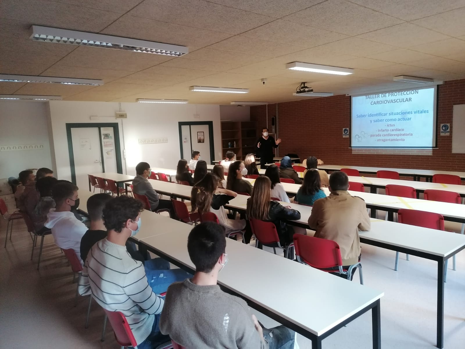 Sesiones de sensibilización DESA en el IES Valle del Ebro