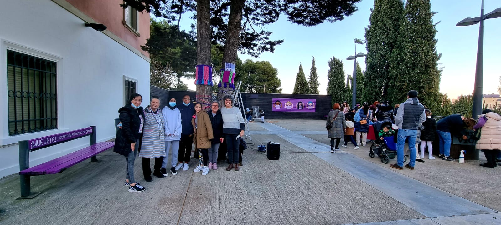 Alumnado del IES Alhama de Corella participa con las Mujeres Tejedoras y el Ayuntamiento de la localidad en el Rincón Violenta