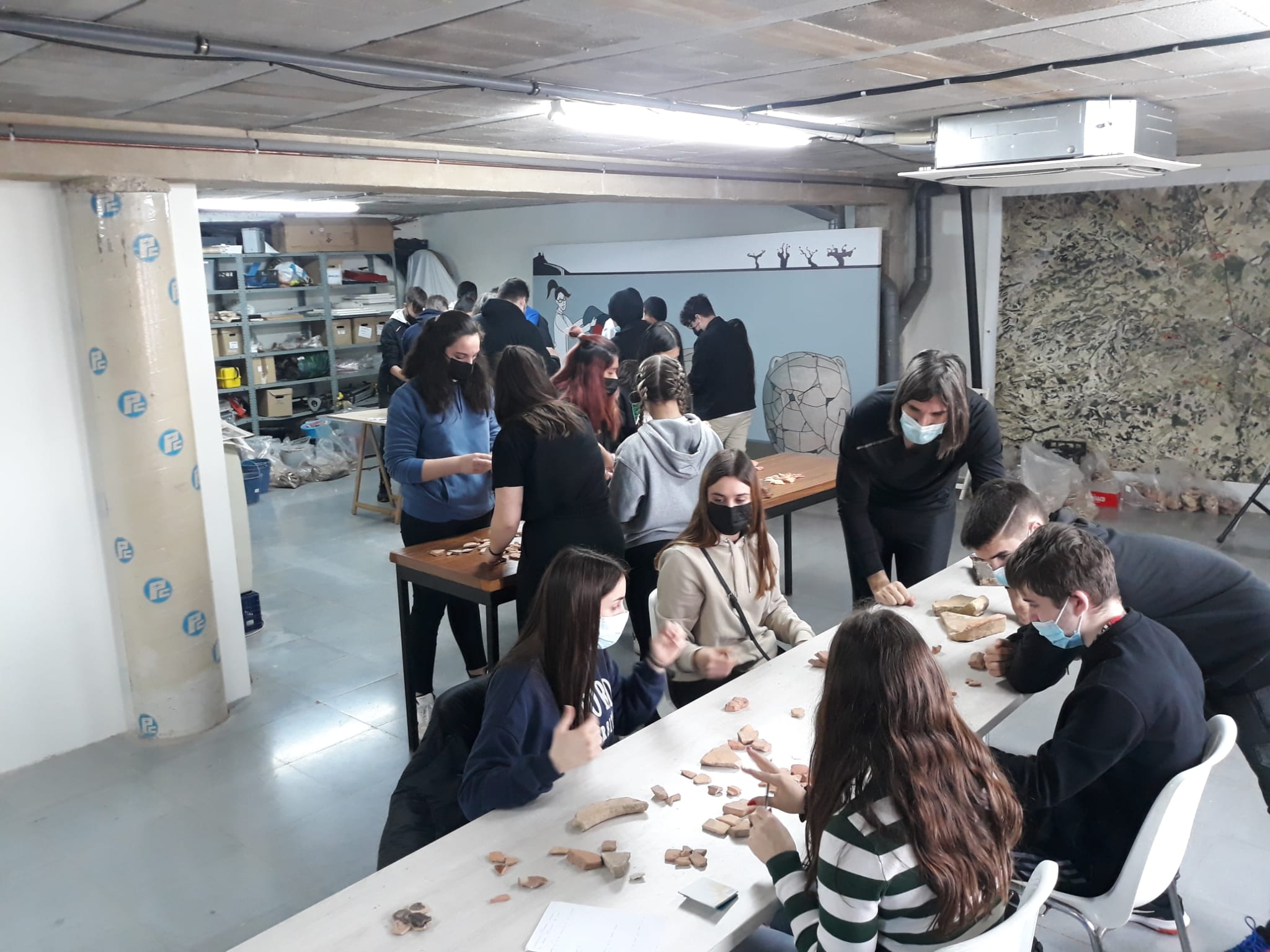 El alumnado del IES Valle del Ebro acude a un Taller de Arqueología