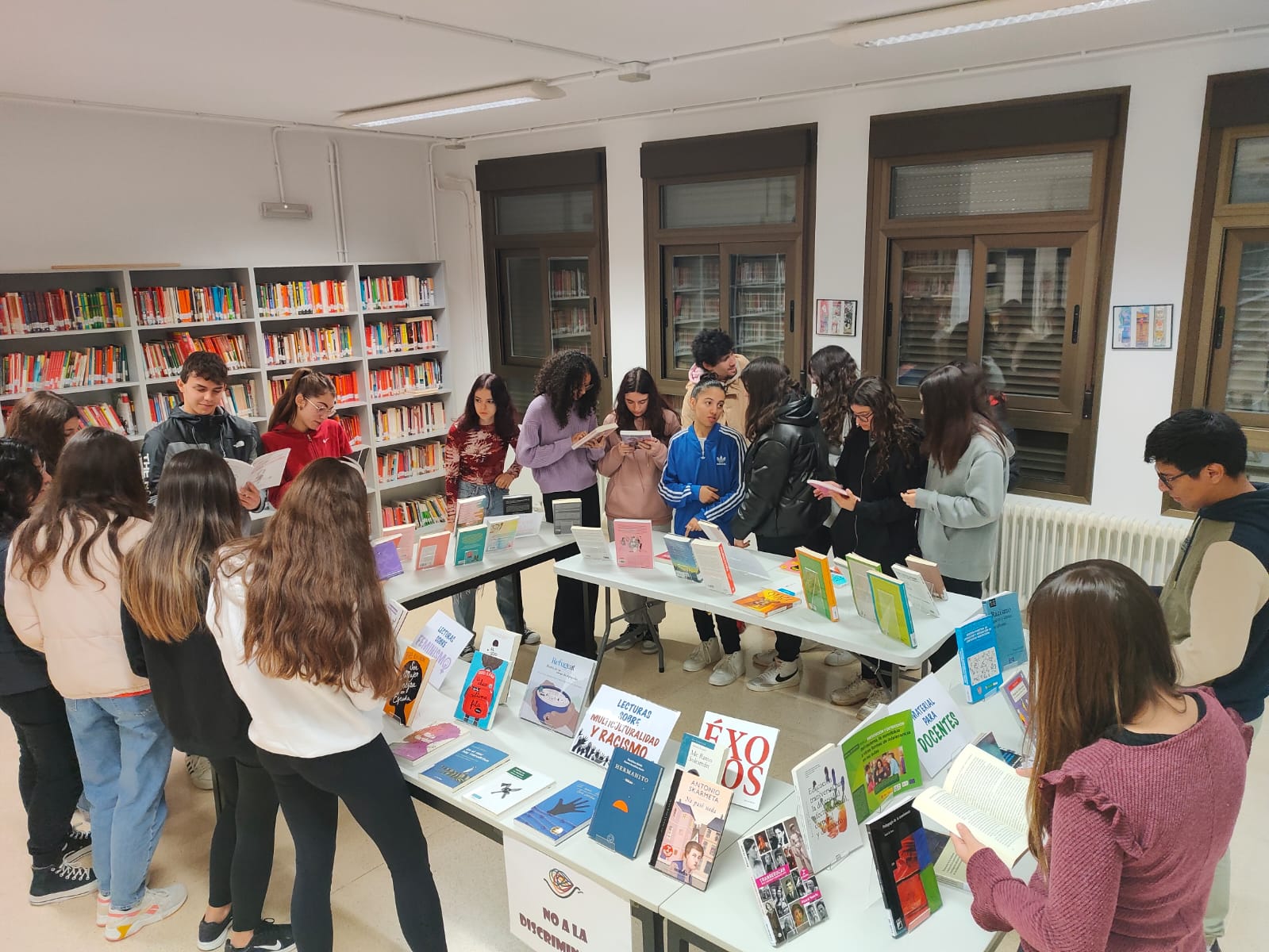 Exposición en la biblioteca del IES Valle del Ebro