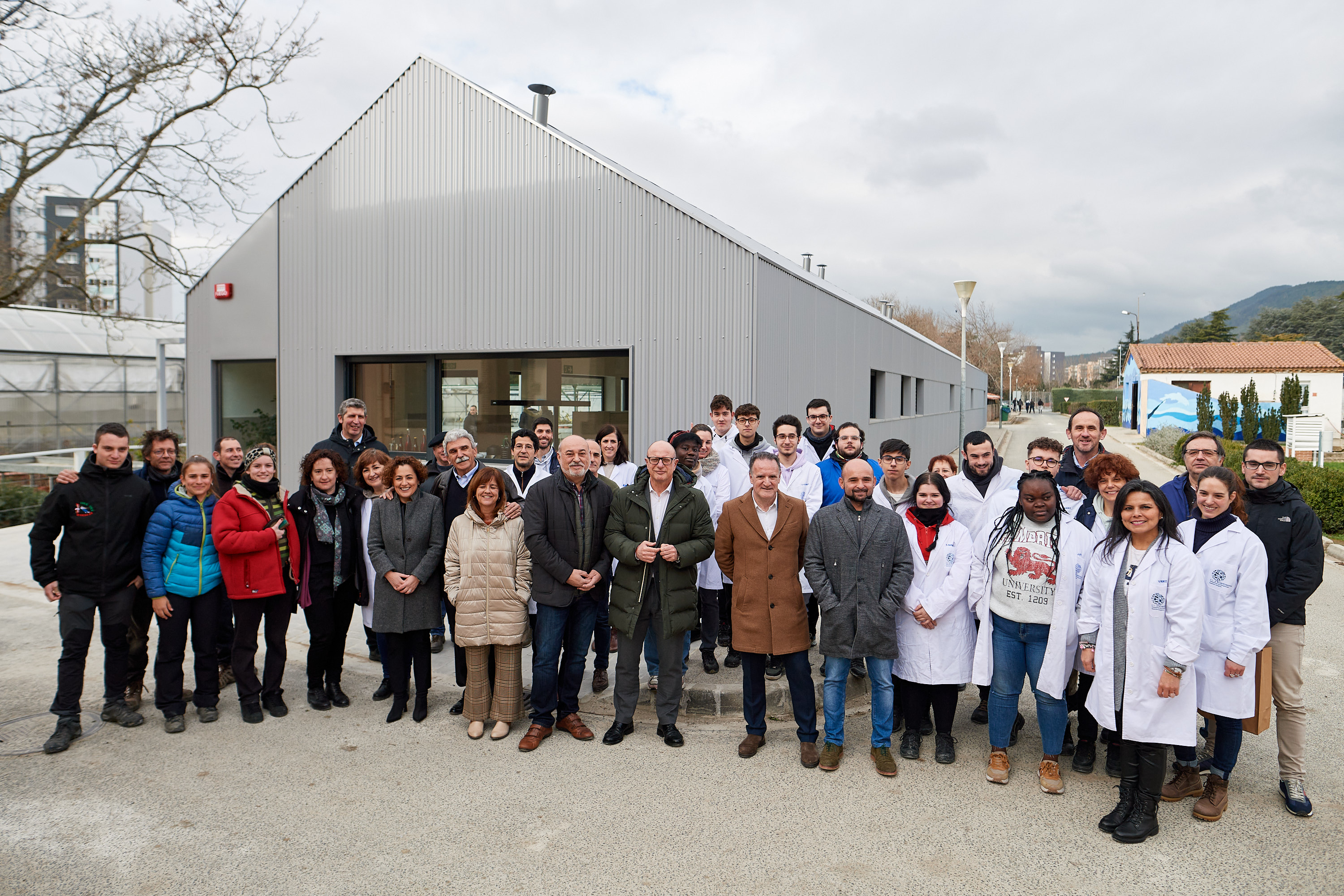 El Departamento de Educación presenta la nueva sala de catas de aceite y vino del pabellón de prácticas agroalimentarias del CI Agroforestal de Pamplona