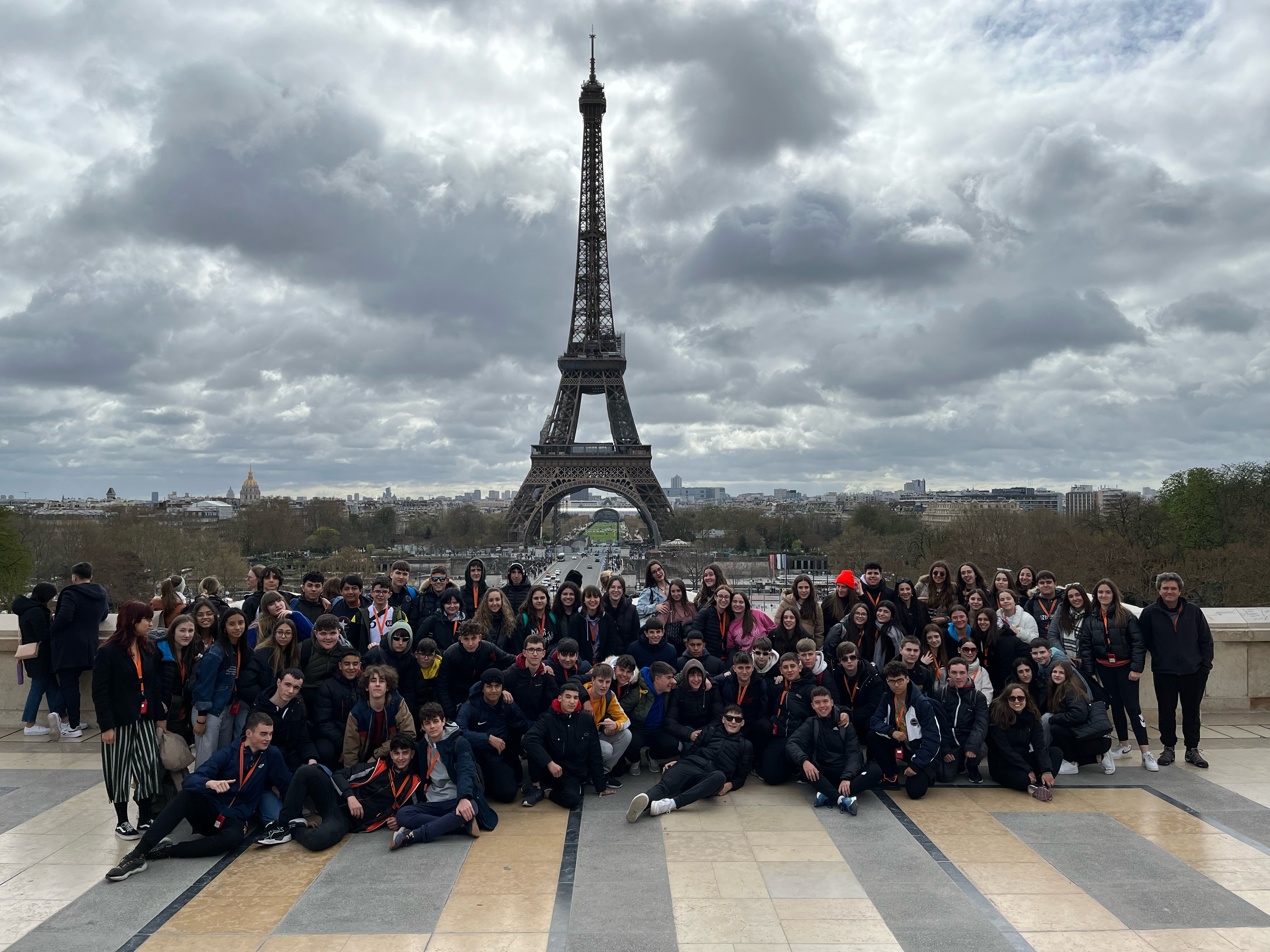 El alumnado de 4ºESO del IES Valle del Ebro viaja a París