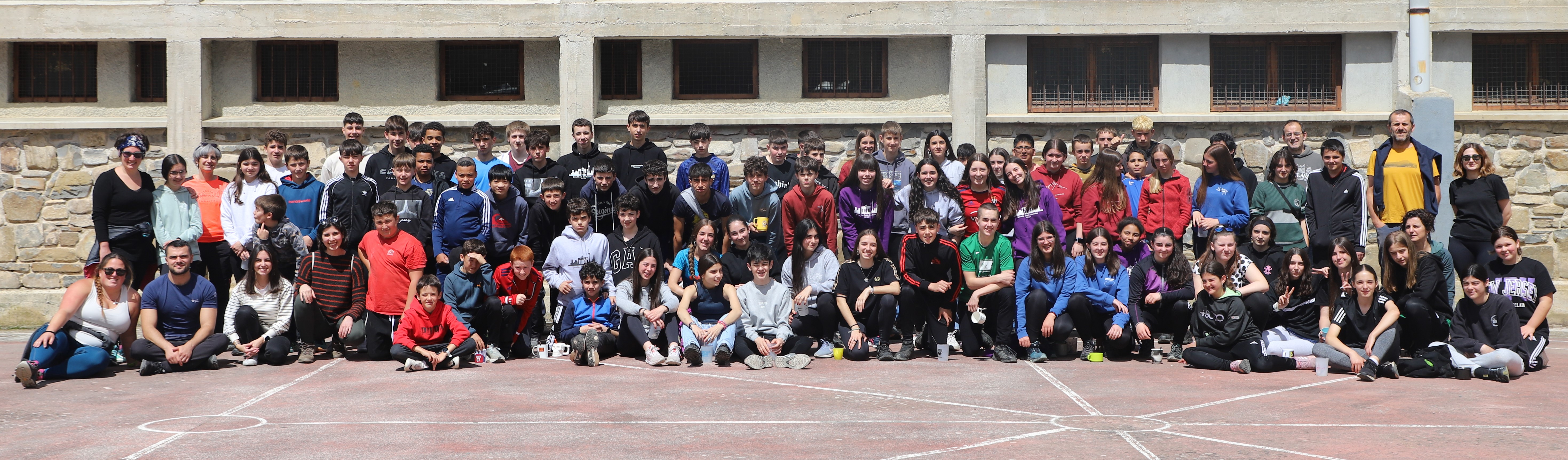 Celebraciones de las escuelas rurales del Pirineo navarro para impulsar las relaciones entre sus jóvenes generaciones