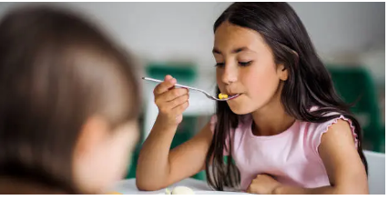 El Departamento de Educación incrementa en un euro al día la ayuda de comedor escolar, pasando 4,25 € a 5,20 € en el próximo curso 24/25