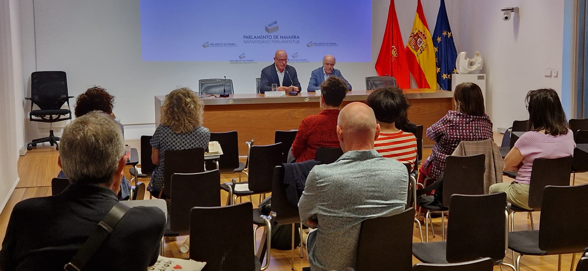 El Departamento de Educación regulará normativamente la limitación al uso de dispositivos móviles en las aulas en el nuevo Decreto Foral de Convivencia