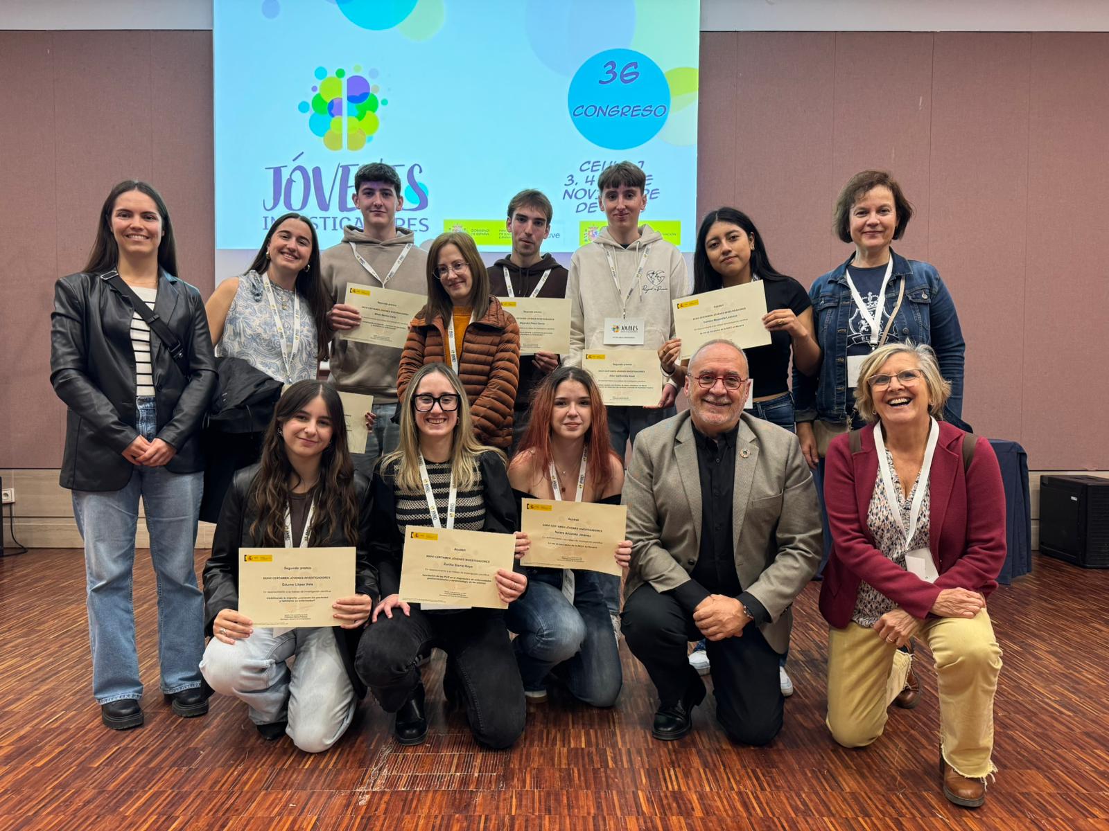 Cuatro alumnaos y alumnas del IES Valle de Ebro y del IES Plaza de la Cruz premiados en el último Congreso de Jóvenes Investigadores organizado por el Ministerio y por el Injuve