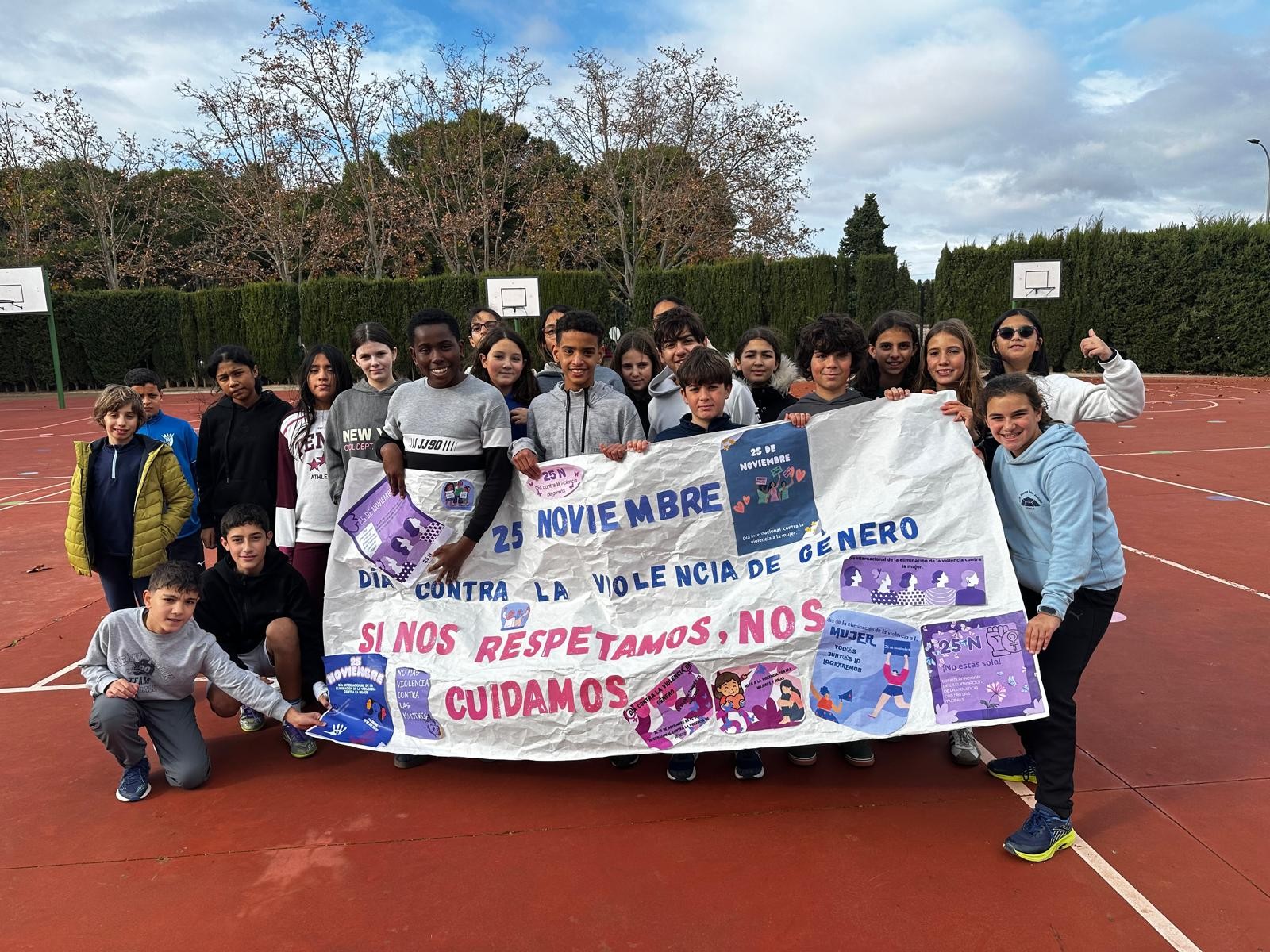 Alumnado del CPEIP Monte San Julián de Tudela realiza una marcha por el Día Internacional de la Eliminación de la Violencia contra la Mujer