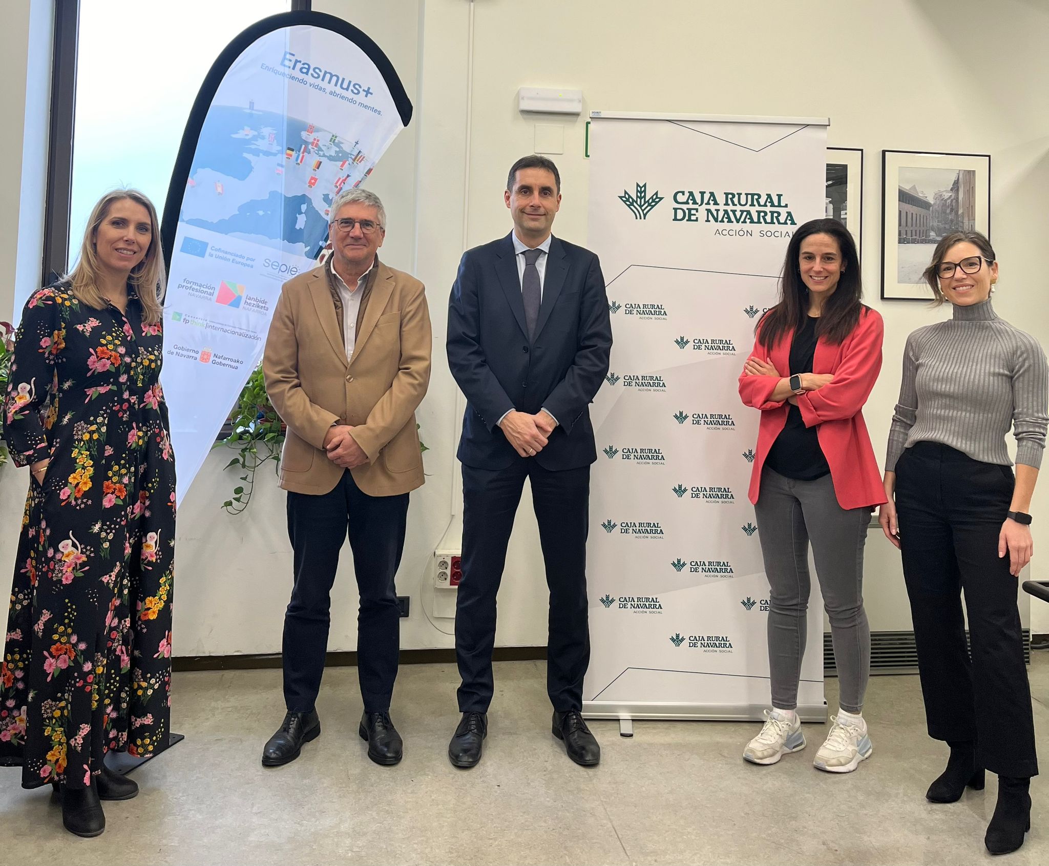 Educación y Caja Rural de Navarra renuevan el convenio de becas para potenciar la internacionalización de la FP