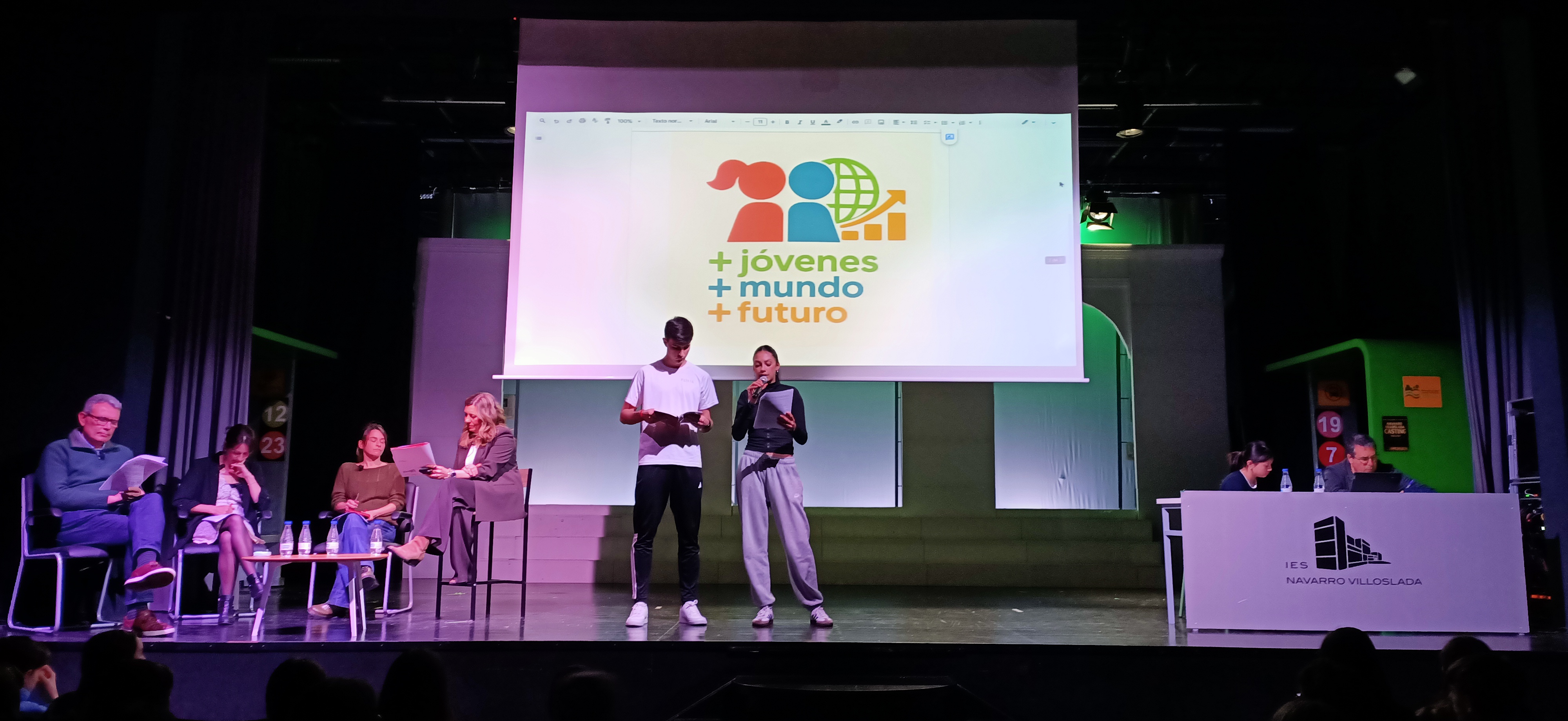 El alumnado del IES Navarro Villoslada analiza el problema de la vivienda en su primera Jornada de 