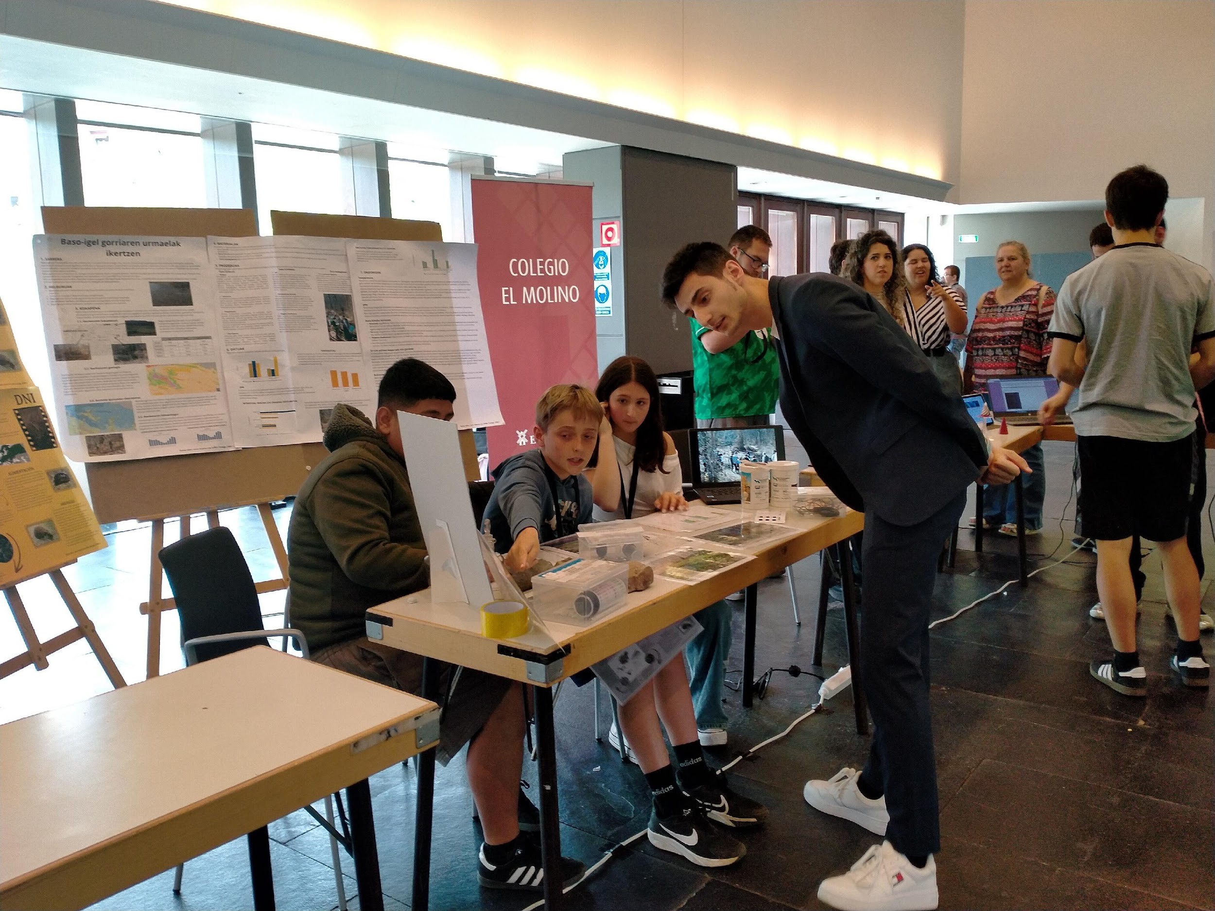 Las escuelas de Garralda y Otsagabia exponen una investigación el la feria de Ciencias Elhuyar