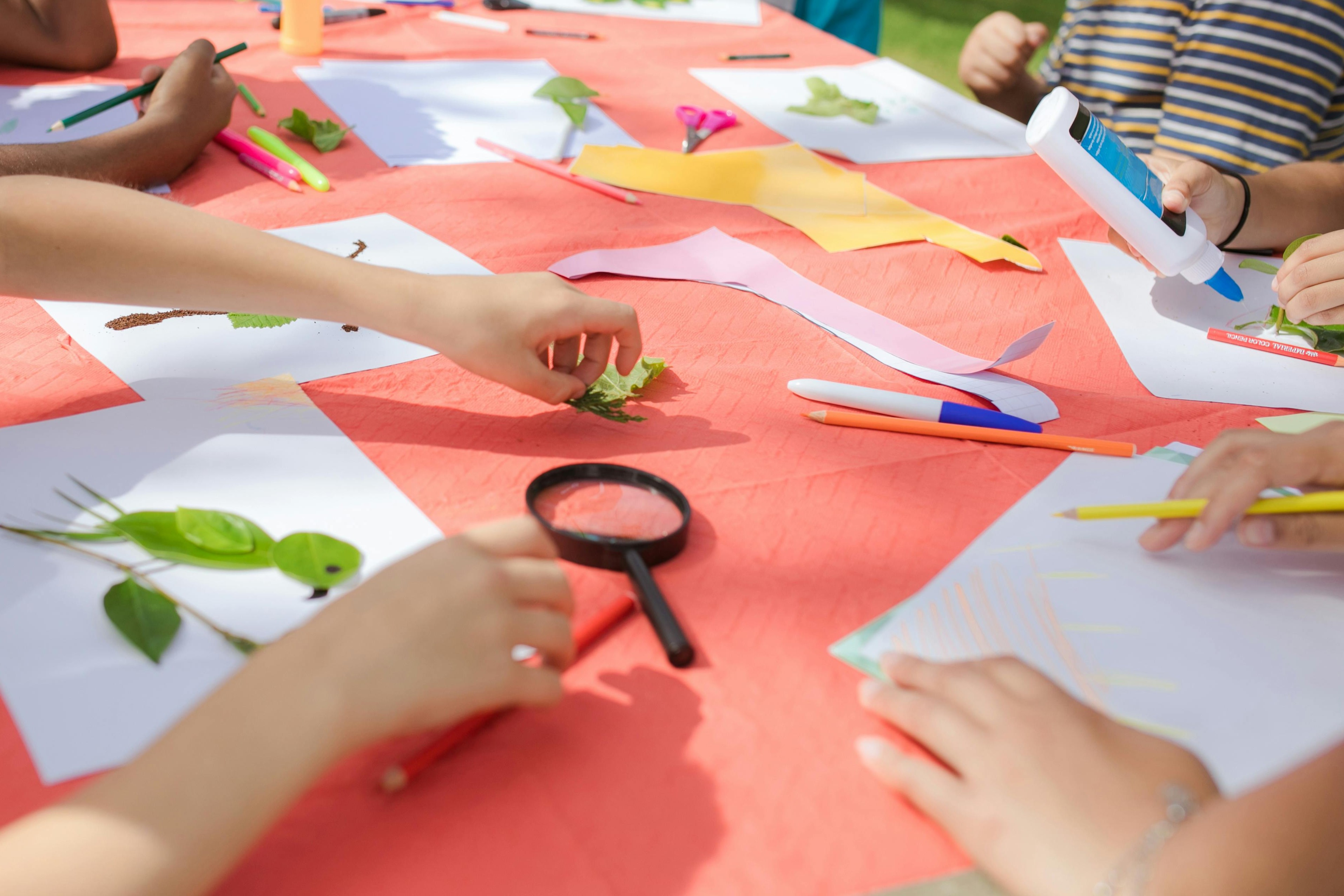Educación destina 700.000 euros para garantizar el acceso de menores vulnerables a las actividades de verano de las entidades locales navarras