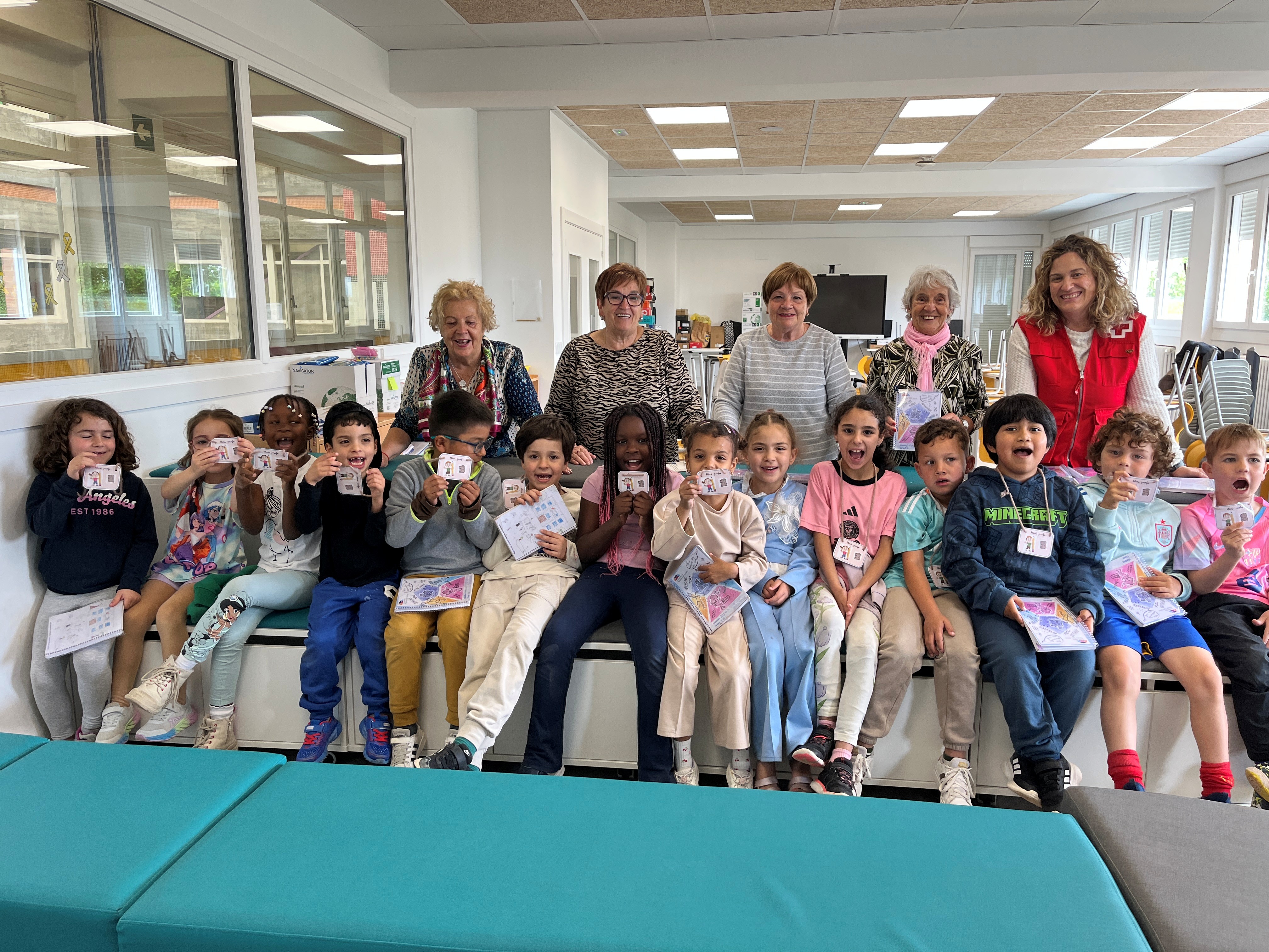 Alumnado del CPEIP Monte San Julián de Tudela realiza un taller intergeneracional con Cruz Roja